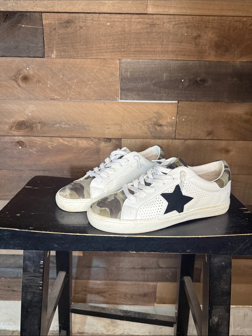 Vintage Havana White Sneakers with Black Star and Camo Accents